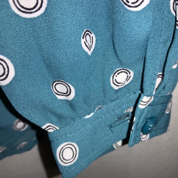 Loft petite blouse Sz XXSP long sleeve button cuff open pleat neckline - Picture 2 of 6